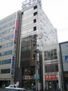 市電｢西4丁目駅｣の目の前です！
