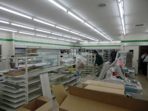 明るくて広い店内です。