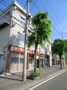 通学路に面した好立地！