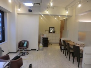 明るい店内